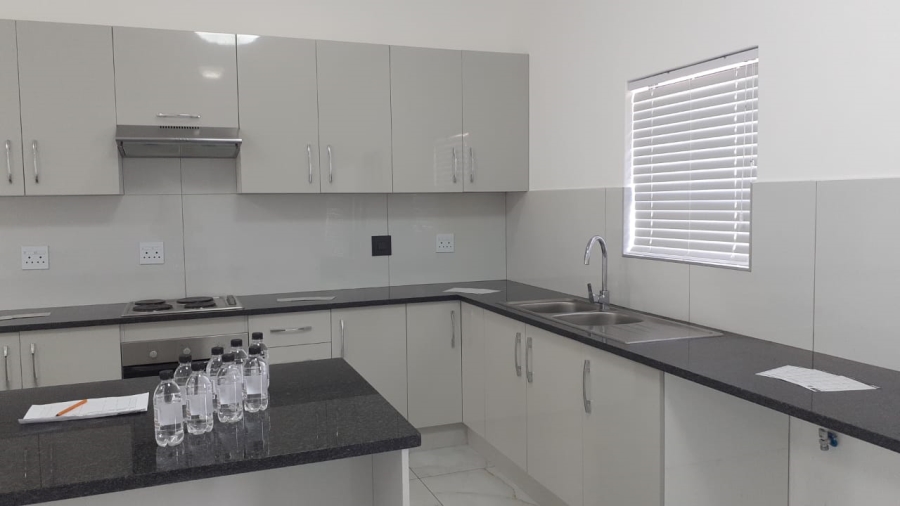 To Let 4 Bedroom Property for Rent in Laguna Sands Western Cape